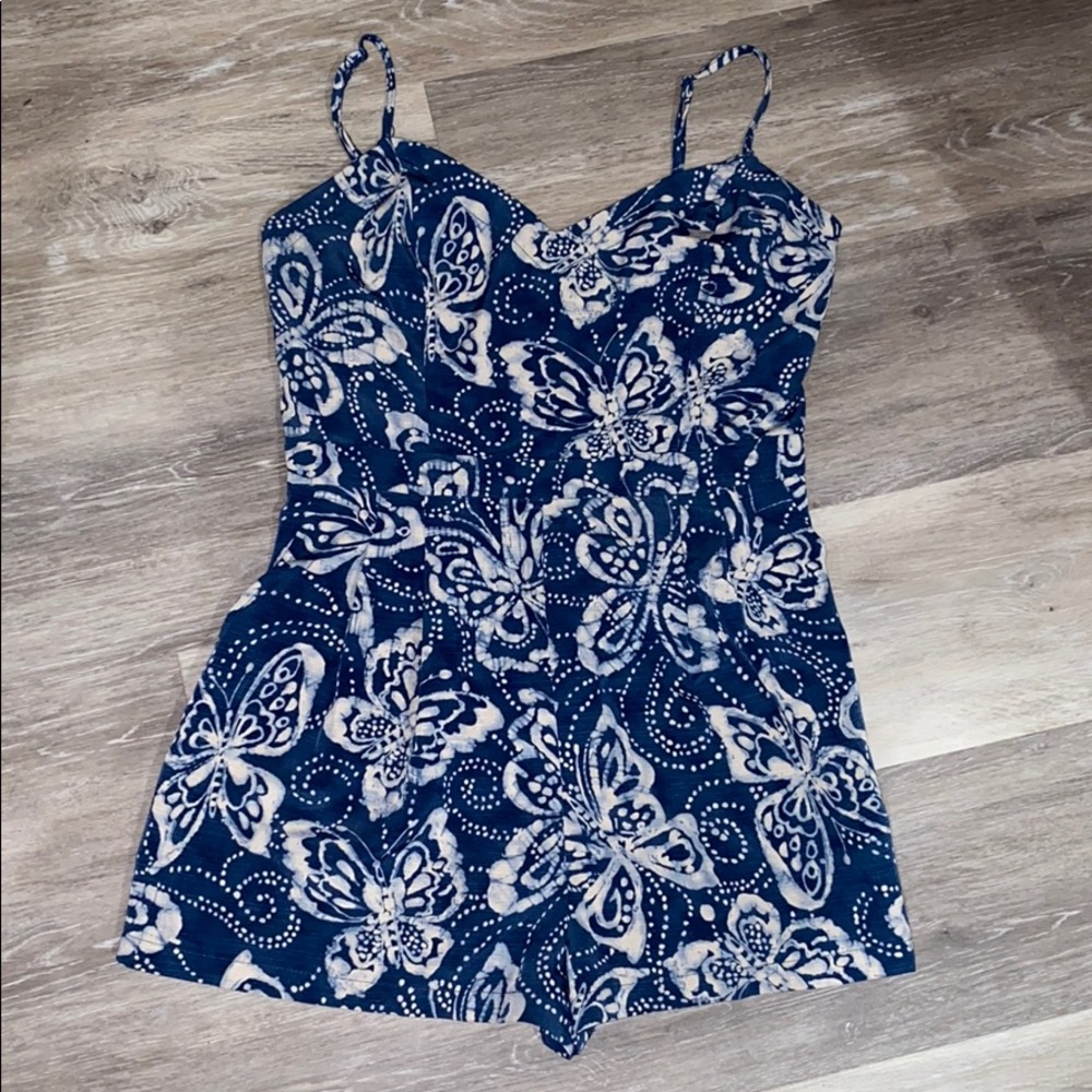Flying tomato Chic pleated butterfly romper